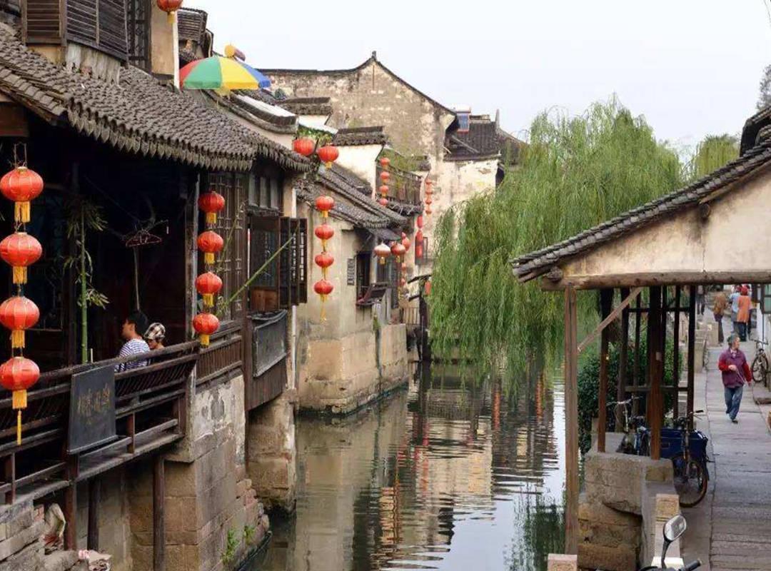 逃离昏暗的废弃城